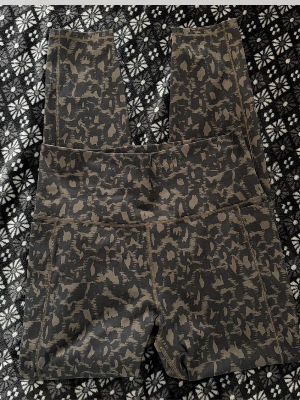 Vuori Cheetah Leggings 25”
